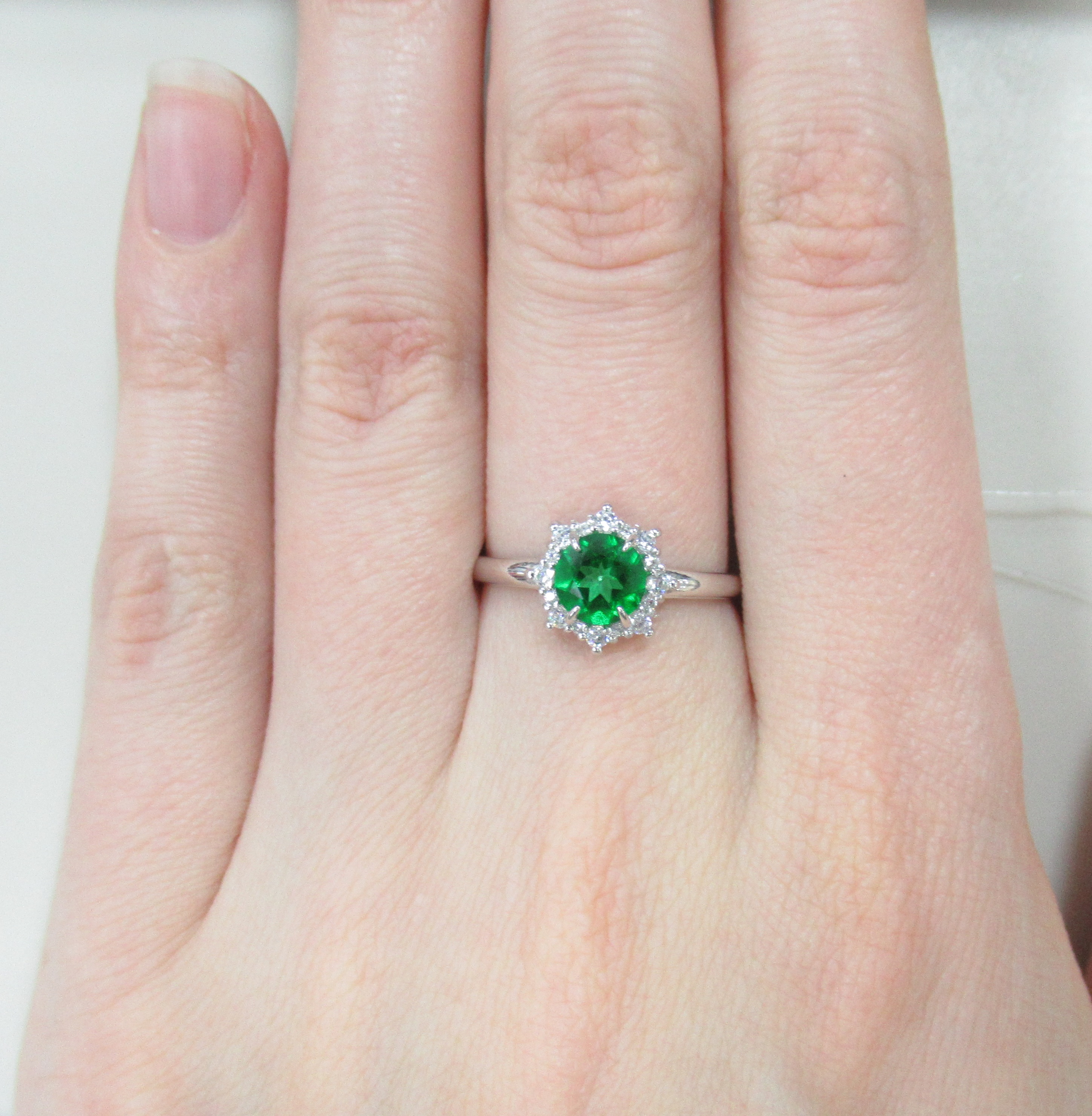 Серебряное кольцо с зеленым топазом "Цветок"